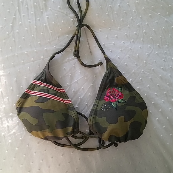 Bikini - Picture 3 of 6